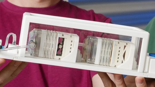 Die Technik ist skalierbar: Aktuatoren können hintereinander oder in Reihe geschaltet werden. (Bild:  Oliver Dietze)