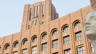 Die Berliner Geschäftsstelle von Computacenter hat ihren Sitz im Ullsteinhaus in Tempelhof. Der IT-Dienstleister steigerte den Umsatz in Deutschland im ersten Halbjahr um 14,1 Prozent auf 731 Millionen Euro. (Bild: Bernd Arnold / VISUM)