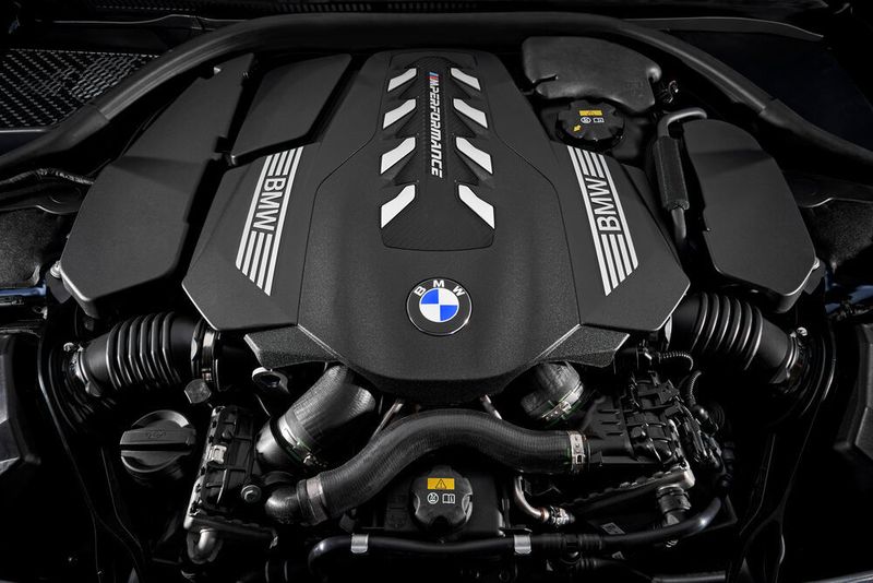 Unter der Haube steckt im bisherigen Topmodell der 8er-Reihe ein V8 mit 530 PS. (BMW)