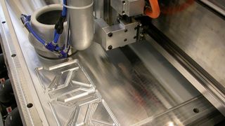 Die HSC-Fräsmaschine ermöglicht die Bearbeitung beliebiger Konturen ebenso wie das Fräsen von Bohrlöchern und Gewinden. (Archiv: Vogel Business Media)