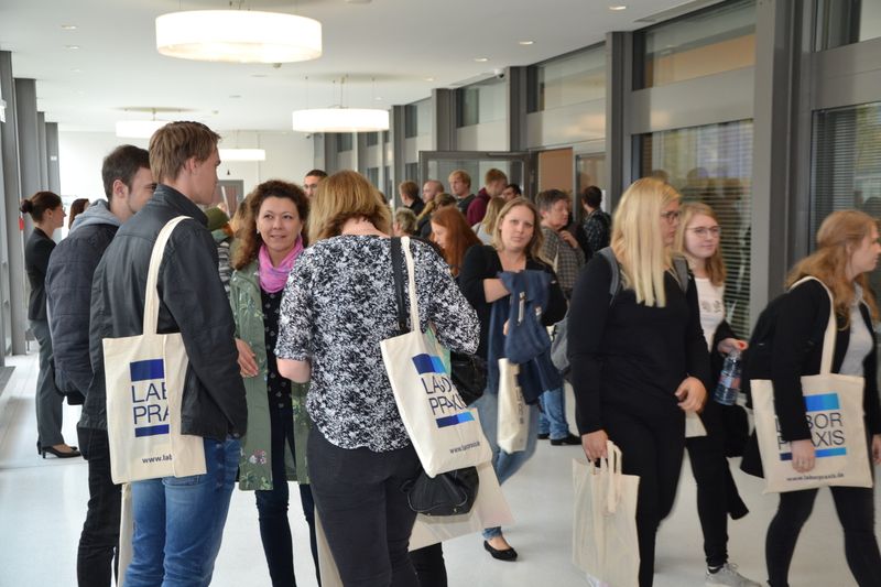 Impressionen der Lab-Supply Münster vom 25. September 2019  Die vorletzte Lab-Supply Messe 2019 fand im Messe und Congresszentrum, Halle Münsterland statt. Impressionen vom Messetag sowie einige Besucherstimmen finden Sie in dieser Bildergalerie. Die nächste Lab-Supply ist am 29. Oktober 2019 in Hamburg. Weitere Infos zu den kommenden Lab-Supply-Messen finden Sie auf www.lab-supply.info.   Lese-Empfehlung: Nachbericht zum erfolgreichen Auftakt der Lab-Supply in Wien. (LABORPRAXIS, C. Lüttmann)