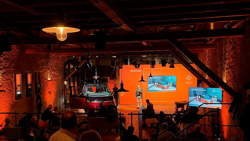 Lars Krause, Vertriebsvorstand Volkswagen Nutzfahrzeuge, will mit dem T7 auch SUV-Kunden gewinnen. (Bild: Seyerlein/VCG)