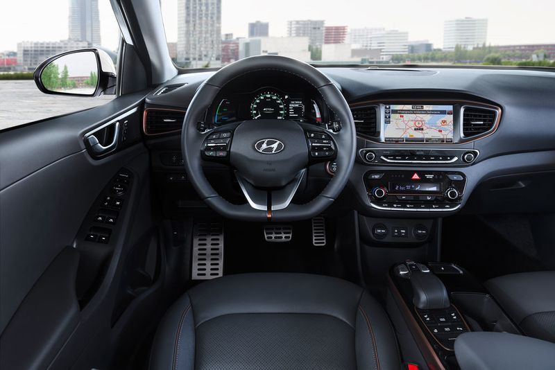 Der Innenraum unterscheidet sich in Details vom Hybridmodell der gleichen Baureihe. (Hyundai)