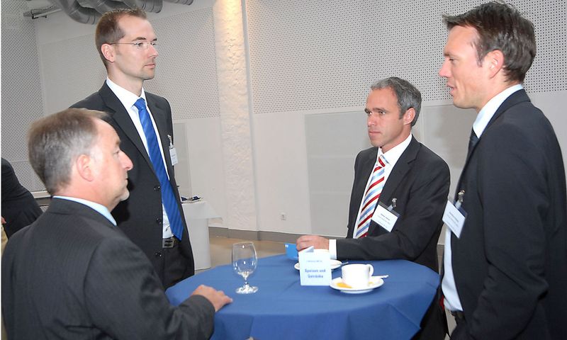 Hans-Willi Langenkamp und Christoph Brameier von der Firma Coronex sowie Stefan Fellner und Christian Rocke von der Messe München (Archiv: Vogel Business Media)