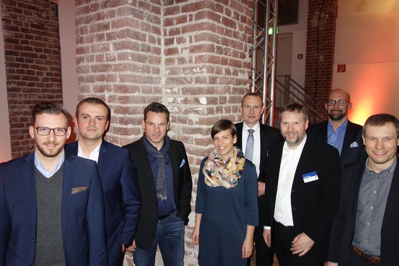 Wer gehört wohin? Das Media Markt mit dem Samsung Team. (Bild: IT-BUSINESS)