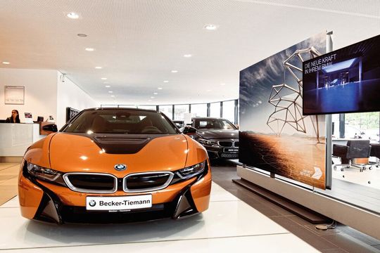 Das BMW- und Mini-Autohaus Becker-Tiemann ist in den vergangenen Jahren kontinuierlich gewachsen. Vor allem der wachsende Anteil an Elektroautos sorgte 2019 für gute Stimmung. Becker-Tiemann hat nicht nur die Zahl seiner BMWi-Verkaufsstandorte vorzeitig erweitert, sondern auch seine Verkaufsmannschaft für die Elektromobilität fit gemacht. Das BMW- und Mini-Autohaus Becker-Tiemann ist in den vergangenen Jahren kontinuierlich gewachsen. Vor allem der wachsende Anteil an Elektroautos sorgte 2019 für gute Stimmung. Becker-Tiemann hat nicht nur die Zahl seiner BMWi-Verkaufsstandorte vorzeitig erweitert, sondern auch seine Verkaufsmannschaft für die Elektromobilität fit gemacht.