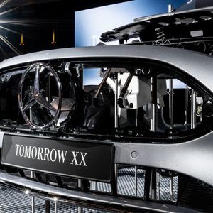 Zum Beispiel einen Stoßfänger mit hohem Rezyklatanteil.(Bild:  Mercedes-Benz AG)