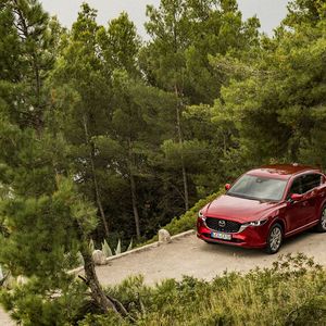 Der CX-5 kommt in insgesamt acht Ausstattungen auf den Markt. Neu sind die Versionen „Sports-Line Plus“ sowie die beiden Sondermodelle „Newground“ und „Homura“.(Autoren-Union Mobilität/Mazda)