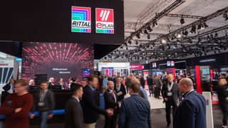 Die Industrie steht unter Druck, Wettbewerbsfähigkeit durch schnellere Produktentwicklung und kostengünstige Produktion zu sichern. Rittal und Eplan präsentieren auf der Hannover Messe Lösungen für Effizienz und Innovation. (Bild: Rittal GmbH & Co. KG & Eplan GmbH & Co. KG)