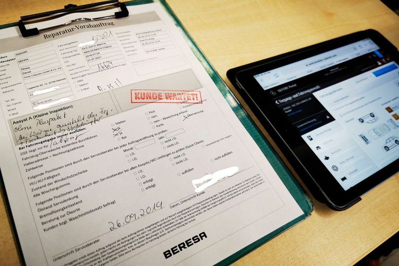 So ganz papierfrei ist Beresa an diesem Standort doch noch nicht – aber schadet das wirklich? (Ottmar Holz / »kfz-betrieb«)