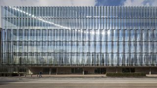 Wegen der Corona-Krise hat der Rückversicherer Swiss Re, hier die Konzernzentrale in Zürich, im ersten Halbjahr 2020 Milliardenverluste gemacht. Doch am 31. Juli bemerkte Finanzchef John Dacey: „Unsere Projektionen deuten darauf hin, dass wir das Schlimmste überstanden haben sollten. (Bild: Swiss Re)