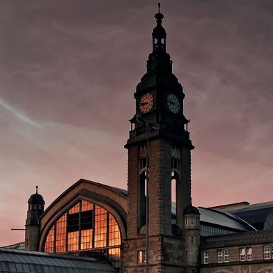 Zentraler Knotenpunkt der Freien und Hansestadt Hamburgs ist der Hauptbahnhof. Direkt davor befindet sich der Hachmannplatz.  (Bild: © Matthias Krüttgen – stock.adobe.com)
