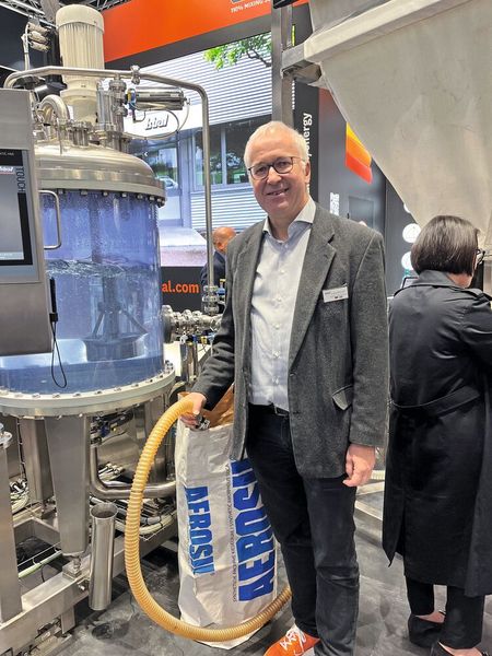 Dr. Hans-Joachim Jacob, Ystral: „Pulver dispergieren in Flüssigkeiten ist entscheidend für die Qualität des Endprodukts.“ (Bild: Popp/SCHÜTTGUT)