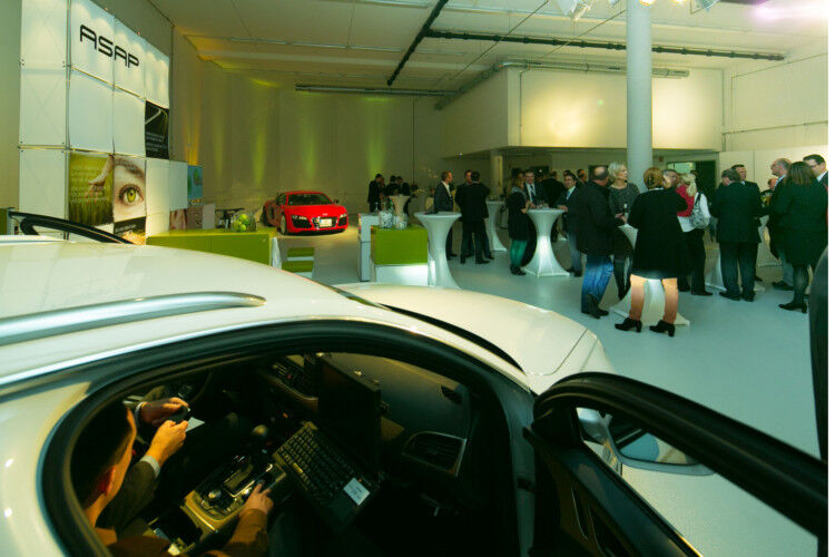 Auch Modelle der Marke Audi konnten bei der Eröffnungsfeier besichtigt werden. In einem A6 waren zum Beispiel Mess- und Prüfgeräte verbaut. Im Hintergrund ist ein e-tron zu sehen. (ASAP)