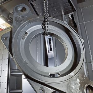 Die neue Strahlanlage bei Eickhoff, hergestellt von Agtos, nimmt Werkstücke bis 3,5 m Durchmesser und Höhe auf.
