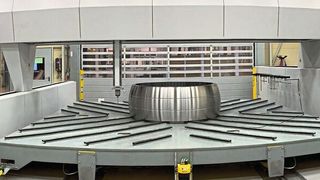 Nicht nur die Auslegung des Speziallagers stellte hohe Anforderungen an die Schaeffler-Experten, sondern auch die Herstellung. Der Innen- und Außenring wurden einteilig konstruiert. (Schaeffler)