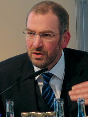 „Wenn wir dem Kunden keinen Nutzen bieten, werden wir aussortiert.“ Helmut Prieschenk, Geschäftsführer von Witron Logistik + Informatik GmbH in Parkstein. Bild: Otto (Archiv: Vogel Business Media)