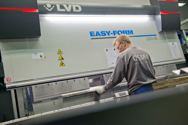 Für das Biegen setzt Osma unter anderem auf Easy-Form-Abkantpressen von LVD. (LVD)