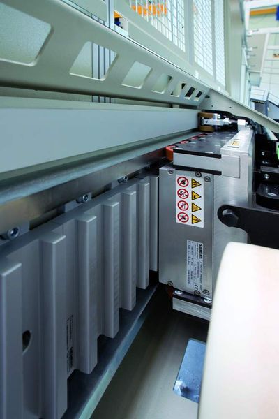 Bild 3: Das in die Mobile Handling Unit integrierte Antriebssystem darf keinem mechanischen Verschleiß unterliegen. Deshalb kommt nur ein linearer Direktantrieb in Frage.Bilder: Siemens (Archiv: Vogel Business Media)
