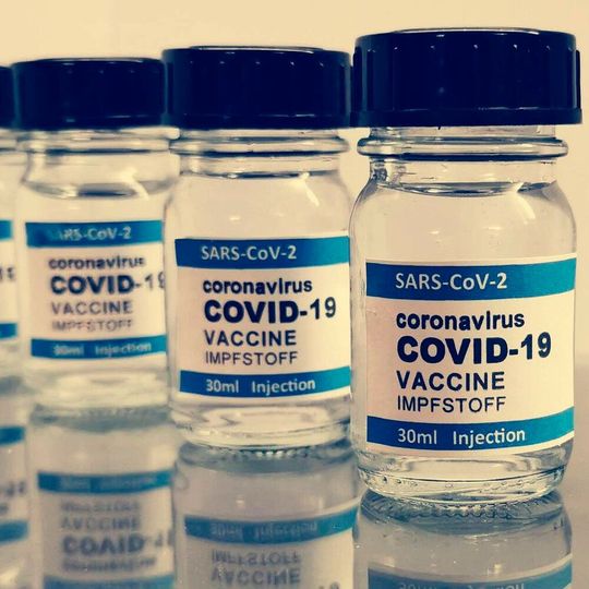 Vials mit Covid-19-Impfstoff Vials mit Covid-19-Impfstoff