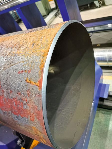 Die CNC-Rohrschneidanlagen von Microstep ermöglichen, in einem Ablauf zu schneiden und die Rohrenden zum Schweissen zu fasen, wahlweise sogar Behälterböden zu bearbeiten.  (Bild: Microstep)