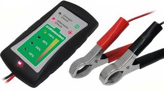 Blei-Säure-Batterien und Lichtmaschinen im Fahrzeugbereich lassen sich mit dem SIC AC25-2/2A einfach prüfen.  (Bild: Mouser)