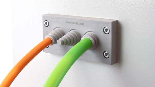 Die konischen Dichtmembranen passen sich flexibel an Kabeldurchmesser von 3 bis 28 mm an.(Bild:  icotek)