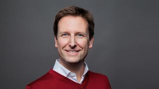 Markus Kröger baut Panion auf. (Heycar/Volkswagen Financial Services)