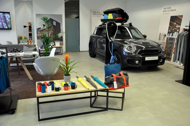 Das Autohaus Hofmann betreibt dort zwei Monate lang einen Pop-up-Store. (Wehner / »kfz-betrieb«)