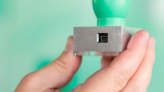 Mit der Sige-Chiptechnologie kann das Radar für die Entfernungsmessung kompakt, kostengünstig und mit relativ geringem Aufwand installiert werden. (Bild: Fraunhofer-FHR)