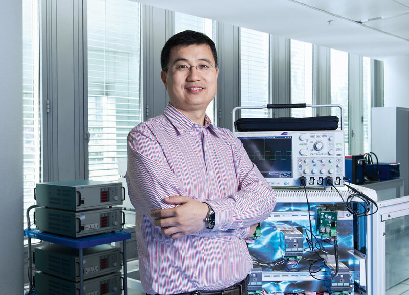 Smart Grids brauchen andere Schutzvorkehrungen als konventionelle Stromnetze. Für den Bereich der Niederspannungsnetze entwickelt Dr. Yue Zhuo (44) von Corporate Technology in Peking, China, neue Schutzkonzepte. (Bild: Siemens)
