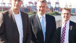 Stehen hinter der Kooperation: (v. li.) Die ANAG-Vorstände Frank Lück und Steffen Krippahl sowie Castrol-Geschäftsführer Michael Hansen. (Foto: Castrol)