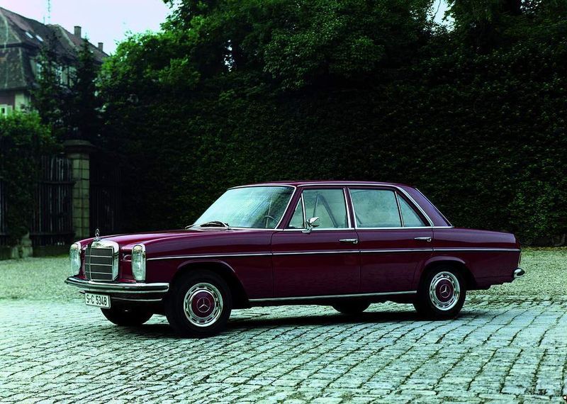 Die Baureihe W 114/W 115 wurde in den Jahren 1967 bis 1976 so oft produziert wie alle Mercedes vor ihr (seit 1945) zusammen. Rund 1,9 Millionen Exemplare liefen von den Bändern. Heute sind noch über 10.000 zugelassen. Der von Mercedes-Fans „Strich-Acht“ genannte Wagen erfreut sich noch heute als robuster Alltagsklassiker hoher Beliebtheit. (Archiv: Vogel Business Media)