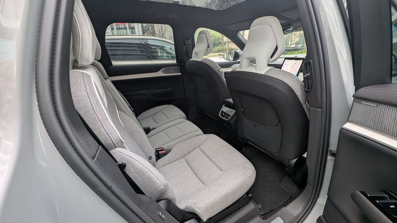 Der Reisekomfort ist auch in der zweiten Sitzreihe hoch. (Bild: Mauritz – VCG)