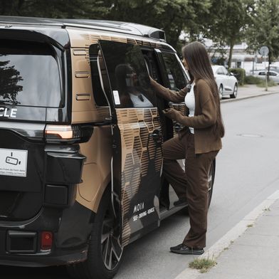 Moia hat seinen Fahrdienst in Hamburg mit autonomen Fahrzeugen aufgenommen. (Bild: Moia)