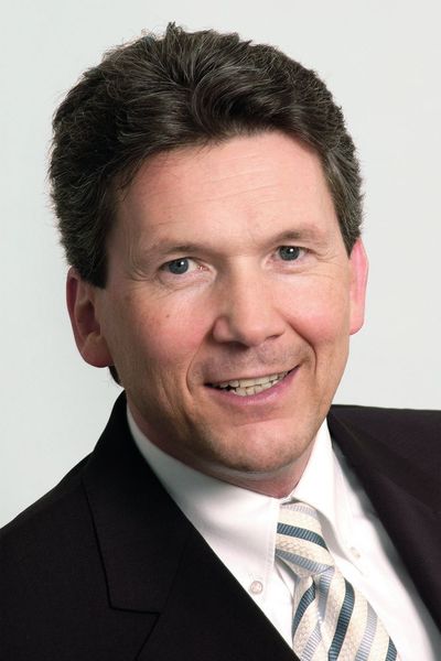 Klaus-Dieter Helmhagen, Vorstand, PP2000 Business Integration: „Unseren Kunden geht es um das Alles-aus-einer-Hand-Prinzip: von der Konzeption über die  Installation der Drucker und MFPs, Services, automatisierte Verbrauchsmaterial-Versorgung, Software-Installation bis zur Finanzierung. Auch Geräte-Abbau, Datenlöschung und umweltgerechte Entsorgung gehören dazu.“ (PP2000 Business Integration)