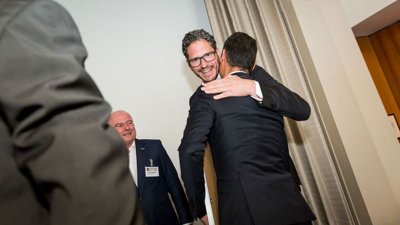 Die Antortet lautet: Lueg. Ralf Schütte freute sich riesig. (Stefan Bausewein)