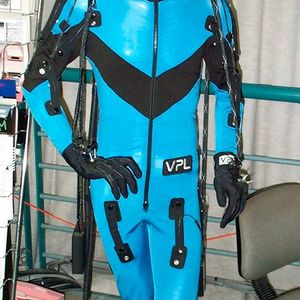 In den 1980er-Jahren entwickelte die Firma VPL Research einen kompletten VR-Anzug, der die Bewegung aller Körperteile erfassen konnte.(Bild:   / CC0)