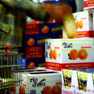 Aufwändiger Vierfarbdruck und offene Fronten helfen beim Verkauf der Ware aus der Transportverpackung.Bild: Interpack