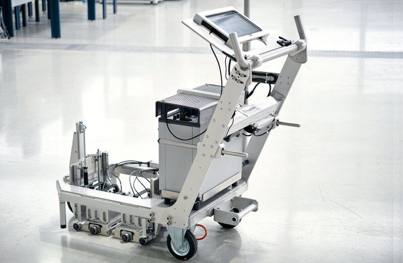 Derzeit wird die Prüftechnik erfolgreich in einem acht­kanaligen Handwagen zur manuellen Prüfung in verschiedenen Walzwerken eingesetzt. (Fraunhofer-IZFP)