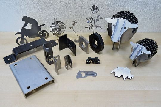 Auswahl von verschiedenen Laser- und Abkantteilen.(Bild:  Stocker)