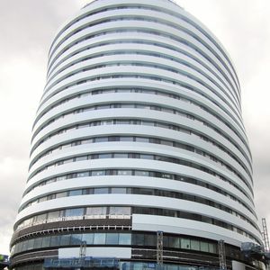 Für das 66 m hohe Gebäude in London lieferte Fill Fensterbänder, Pfosten-Riegel-Fassaden, Elementfassaden und Aluminiumverkleidungen.