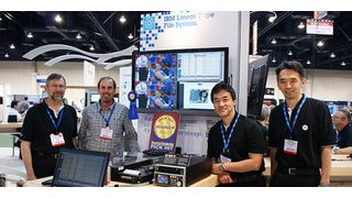 Gruppenfoto des globalen LTFS-Teams: (von links) David Pease, IBM Almaden Research Center; Ed Childers, IBM Tuscon; Shinobu Fujihara und Hinronobu Nagura, IBM Japan. (IBM)