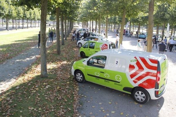 bertha Benz Challenge 2012, 3. Tag: Ankunft am Schwetzinger Schloss (Bild: Ulrich Steinlechner)