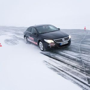 Auf dem blanken Eis des zugefrorenen Marsh Lake beeindruckte der Fulda Kristall Control HP durch gute Traktion. Fotos: Fulda