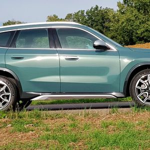 Der 4,50 Meter lange SUV reicht mit 2,69 Meter Radstand nun fast an die erste X3-Generation heran.(Bild:  Autoren-Union Mobilität / Frank Wald)