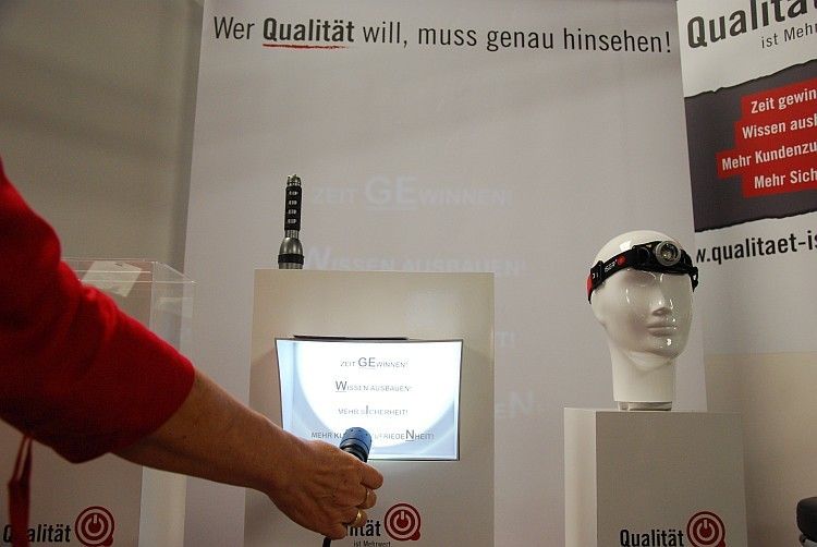 Die Initiative „Qualität ist Mehrwert“ – ein Verbund fast aller großen Autozulieferer – wirbt bei den Werkstätten für den Einsatz von Originalteilen. (Foto: Bausewein)