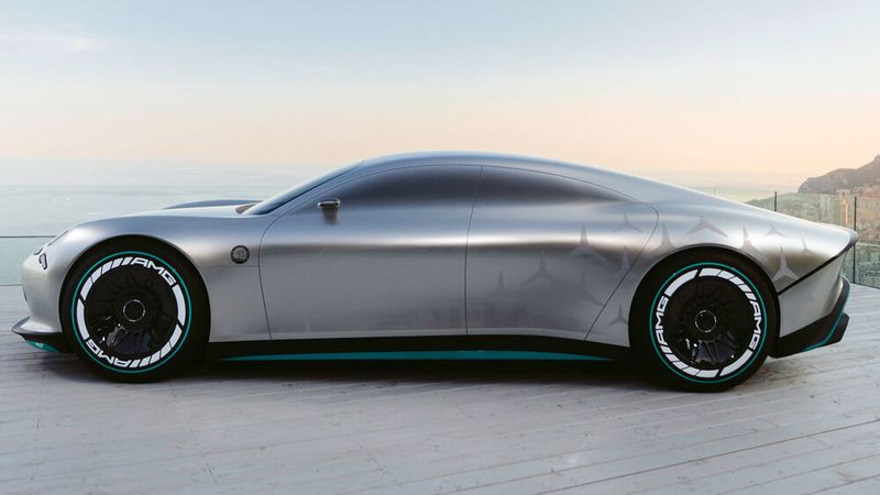 Der Viertürer kombiniert einen langen Radstand mit kurzen Überhängen. (Bild: Mercedes-Benz)