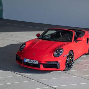 Momentan beschäftigen sich die Entwickler nach bewährtem Muster mit weiteren Derivaten des 911 Carrera der Baureihe 992.(Bild:  Porsche)