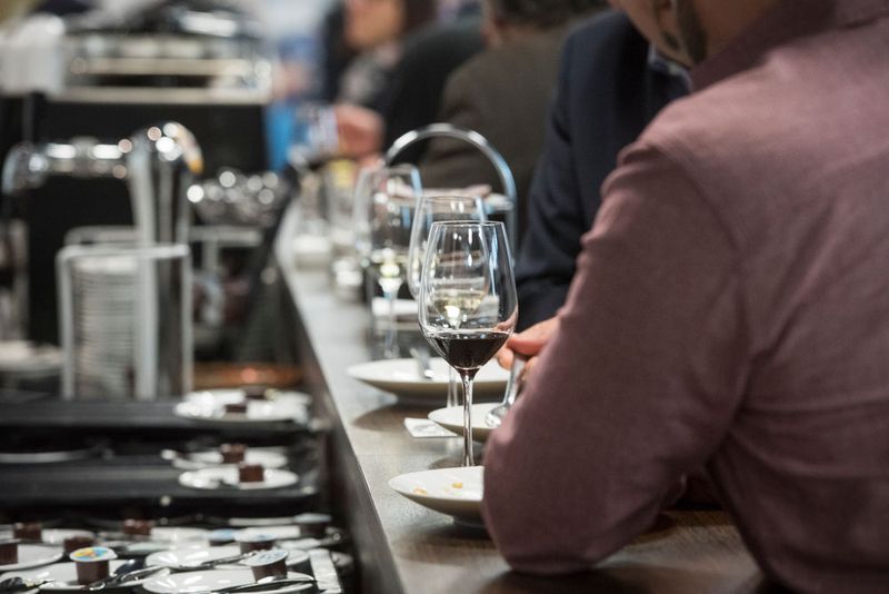 Der Kongress und die Tischmesse im Foyer boten einen angenehmen Rahmen für Gespräche und das Networking. (Thomas Entzeroth)
